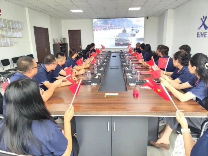 Eihe သံမဏိဖွဲ့စည်းပုံအဖွဲ့၏ 93 ကြိမ်မြောက်စစ်ရေးပြပွဲ၏တိုက်ရိုက်ထုတ်လွှင့်မှုကိုကြည့်ရှုခြင်းအားကြည့်ရှုခြင်း