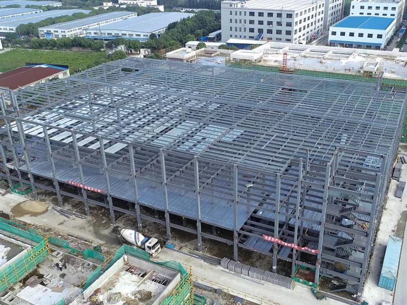 သဘာဝပတ်ဝန်းကျင်နှင့်သဟဇာတဖြစ်သော Prefabricated သံမဏိဖွဲ့စည်းပုံသိုလှောင်ရုံ